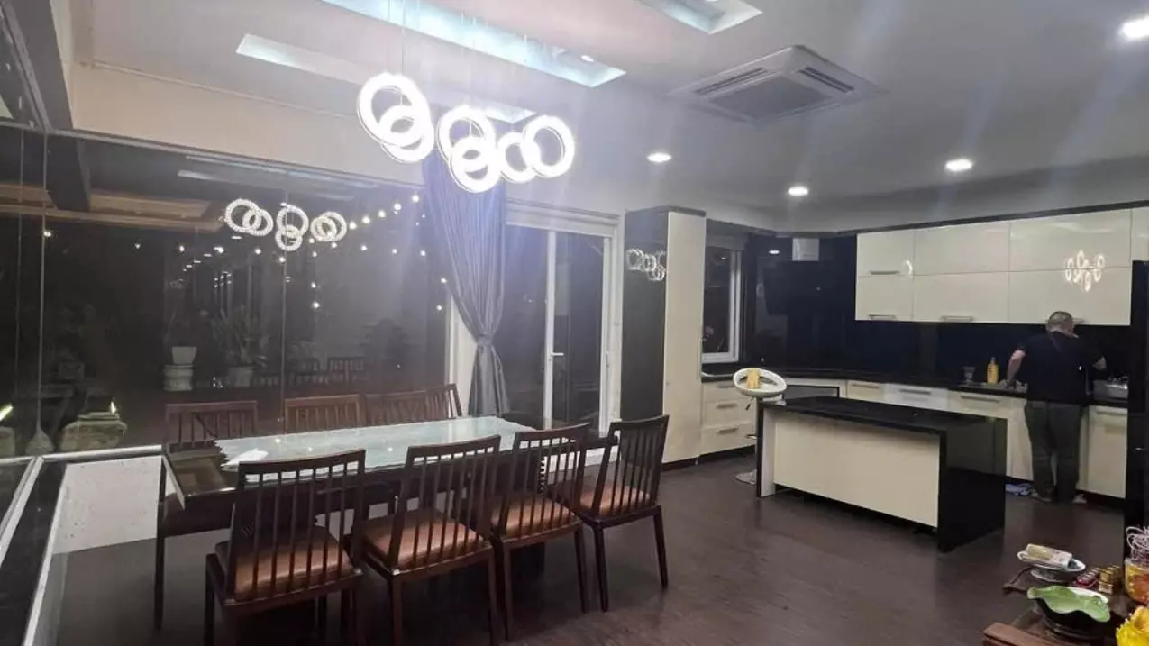 Cho Thuê Penthouse 400m2 Phố Võ Thị Sáu, Hai Bà Trưng - 5PN, Sân Vườn Bể Cá Koi, Làm VP-anh-3
